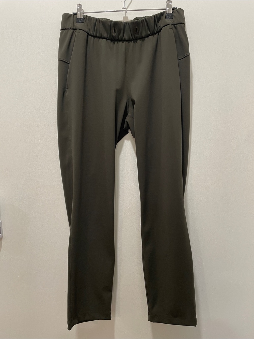 Lululemon On the Fly 7/8 Pant
Dark Olive, Women’s size 6 - Picture 2 of 12